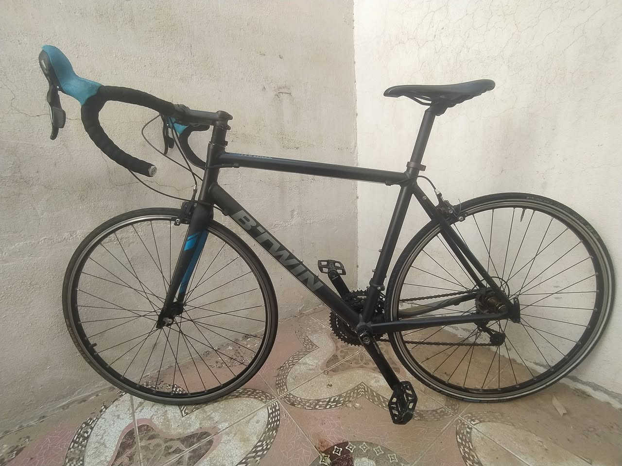 بۆفرۆشتن
پاسکیلی سیباق ماڕکەی عالەمی btwin فەڕەنسی قیاسی M حەجم 28 لاشەی ئـەلەمنیۆم و ماشە کاربۆن وەزنی زۆر کەمە گێڕی 3x8 شیمانۆ هەموو پارچەکانی بیلادیە و بێ کەم و کورتیە
بۆ سعر و زانیاریاری زیاتر چات بنێرن یان ژ.م ***********
شوێن کەلار
