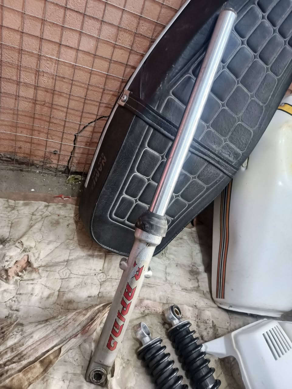 السلام عليكم.
غراض 4 كير للبيع 
تانكي وصفاحيات ب 15 
كشن بلادي ناصي ب 15 
دبلات امامي شغالات ب 25 
دبلات خلفيه شغالات ب 10 
صالنصه مختمه ب 10 
استفسار خاص او رقم ***********. مكاني نجف ناحيه القادسيه
