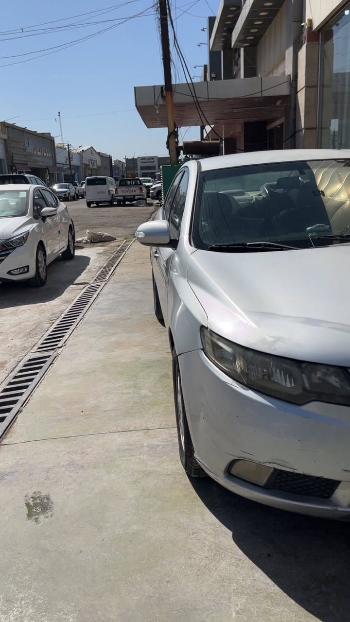 السلام عليكم سيراتو خليجي موديل 2009 السياره جاهزه من كل نواحي صدر تبريد كير مكينه مابيه اي نقص بيه شويه من لبنيد اقل الشبر بس لباقي لكشر كله كفاله السياره باسمي تحويل ثاني يوم رقمها بغداد الجديد السعر (85) ***********
