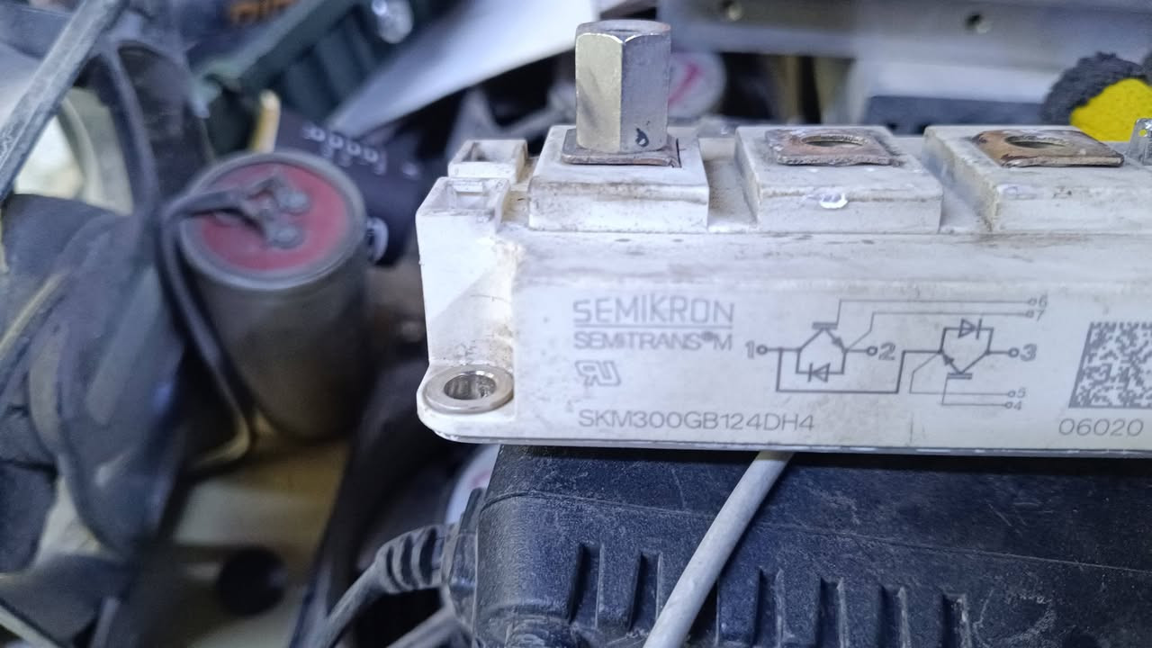 متوفر للبيع اصلي وبسعر مناسب مكان بغداد الباب الشرقي ***********
