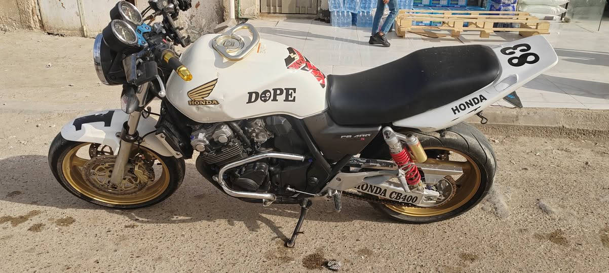 سلام عليكم سيبي فور 400 جيل ثالث حديث سكيرتي 16 
المكان ناصريه

رقم الهاتف *********** 

سعر 20 بيهه مجال قليل دراجه بيهه وراق
