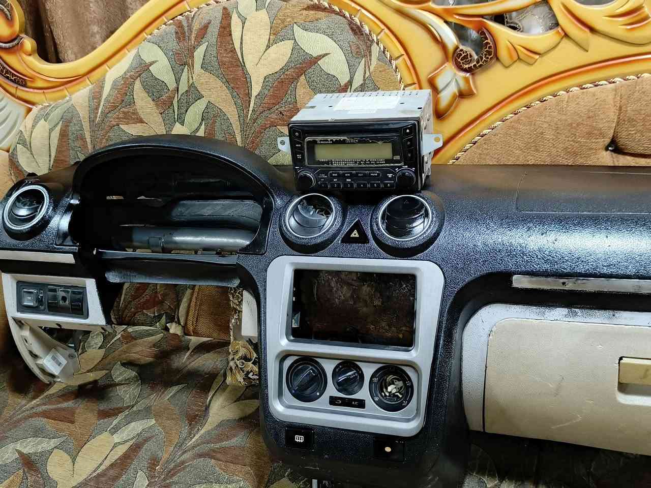 يالله سلام عليكم دشبول ck للبيع نضيف او هاي الصور كدامكم نضيف مكاني ديالئ الغالبيه باقي تفاصيل خاص او اتصل عل رقمم عيني ‏‪***********‬‏
