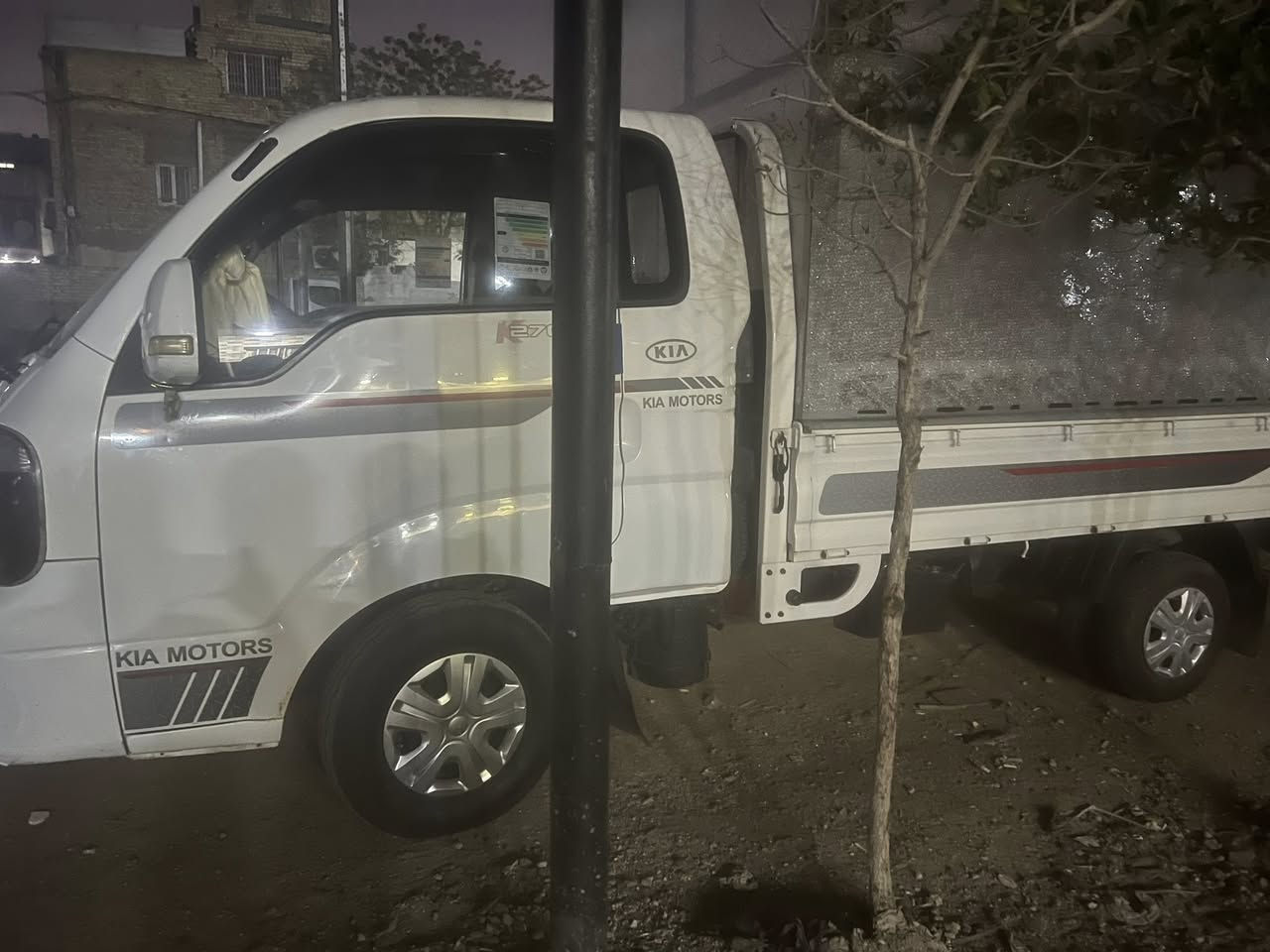 سلام عليكم كيا بنكو نثية 2017 سيارة جاهزة من كلشي تخم تاير جديد رقم واسط مكاني بغداد السعر ١٢٠ 
رقم ***********
