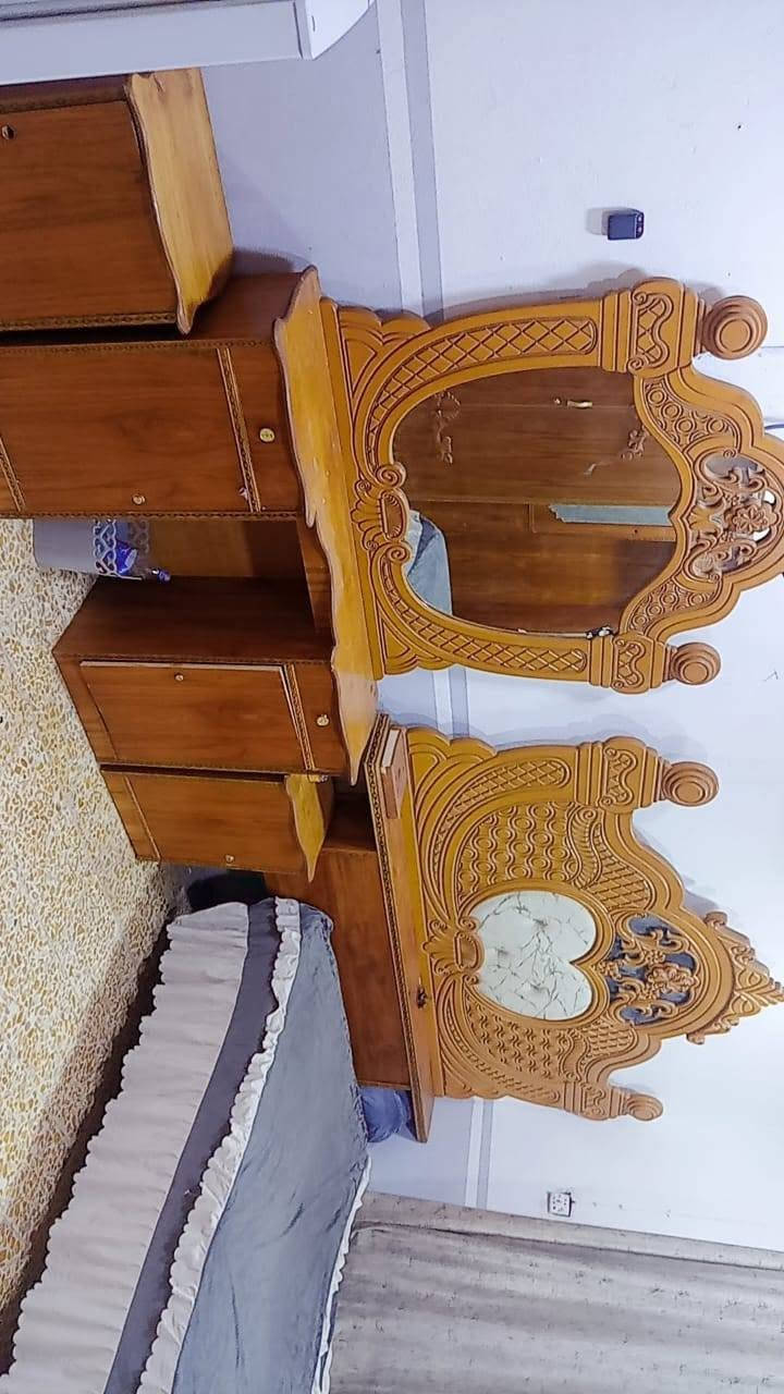 غرفه نوم ستة باب استخدام قليل طابق واحد كاملة ما بيها نقص 550الف مكانها نجف كوفة***********
