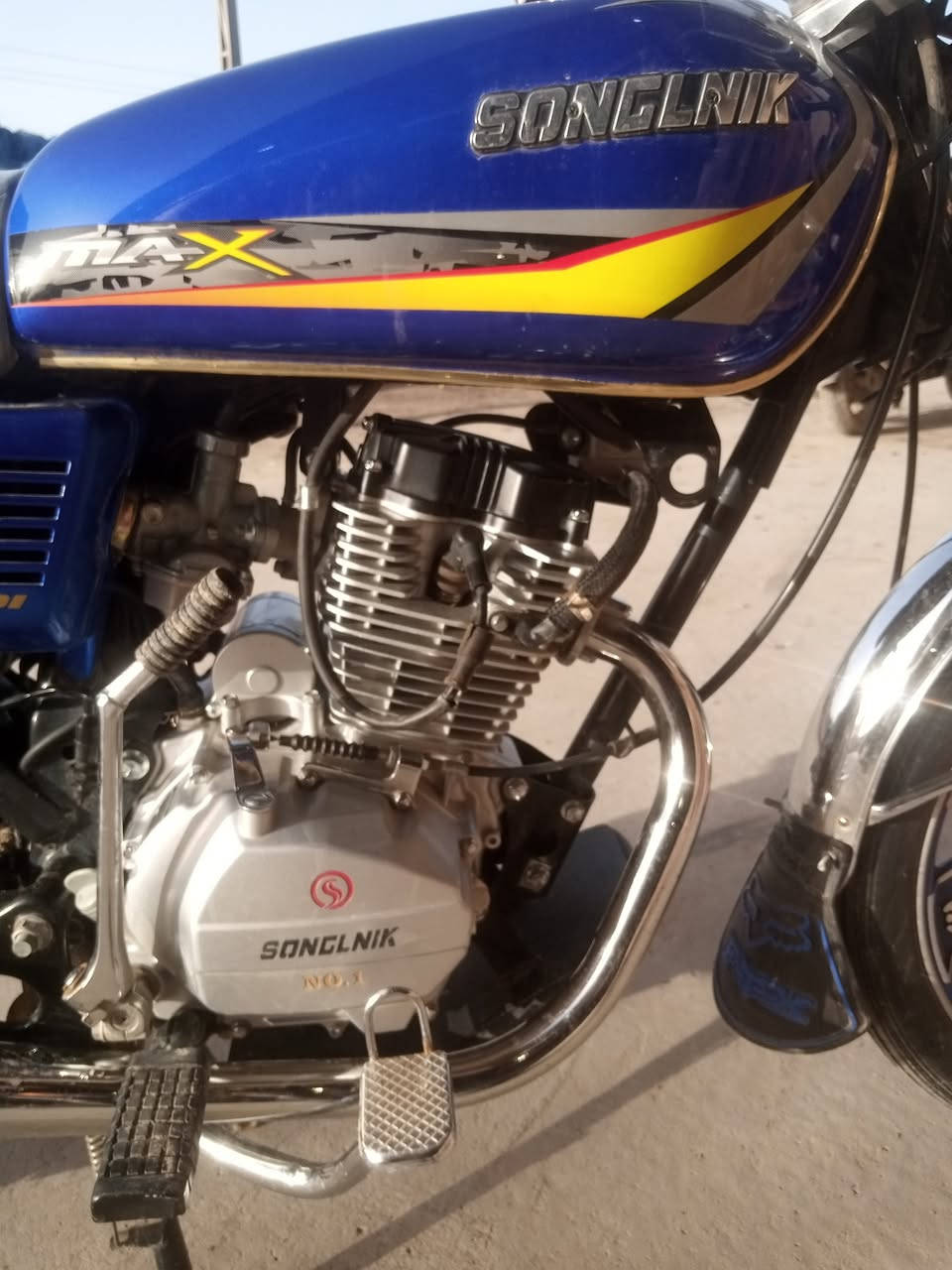 سلام عليكم سيفان 25 البيع دراجه نضيفه علئ ايدي من الوكيل اوراق بصمه بس تربطه الغيه مكاني بابل القاسم الدراجه احله من الصوره السعر 800 
***********
