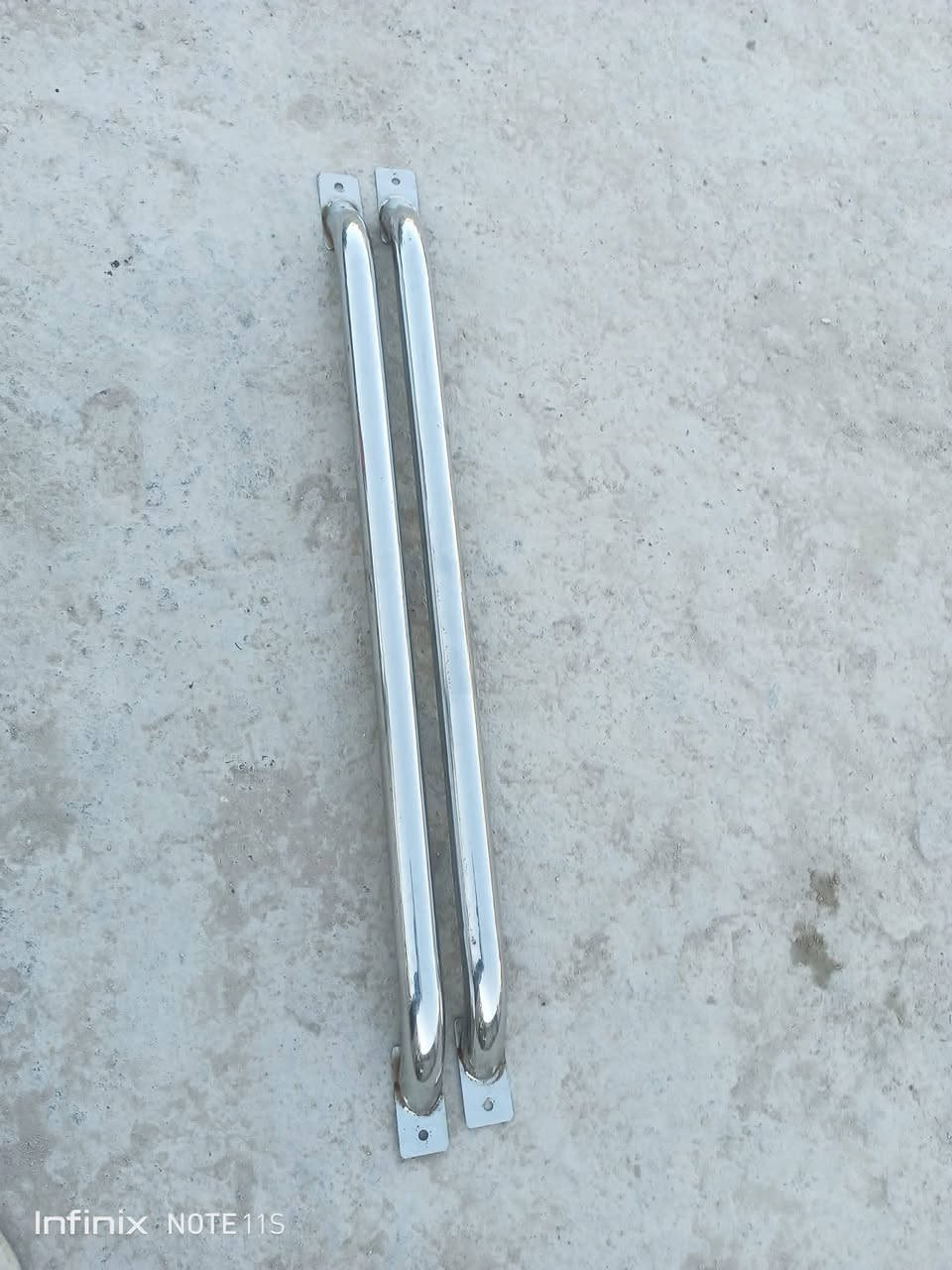 السلام عليكم غراض نيسان للبيع غلاف بدي سعره 130والسبايدر 100 والبواري20 مكاني نجف 
***********
