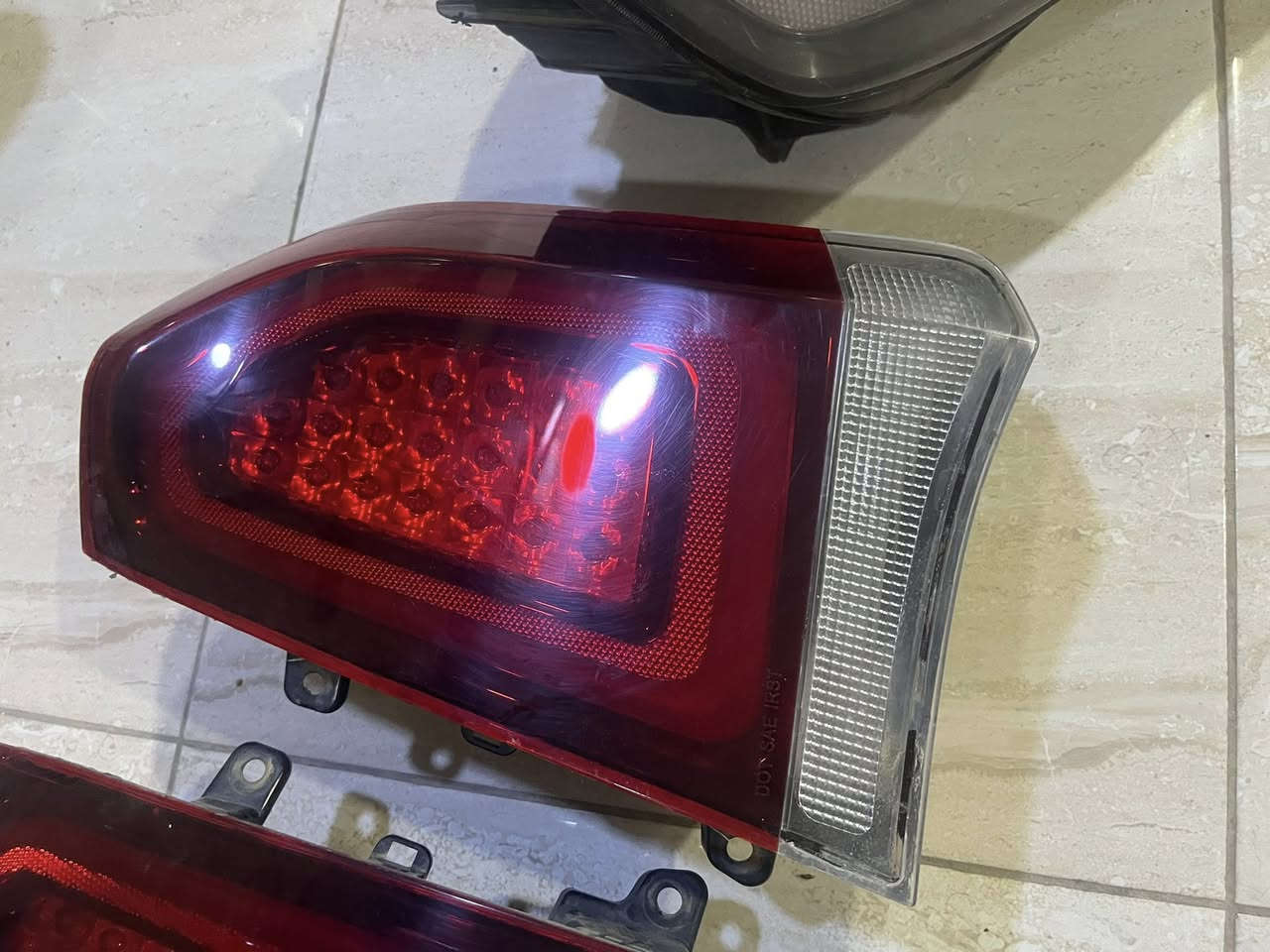 بلا لايت زوج حيل نضاف  كندي اصلي بس واحد بيه فطر وسويته 
لايت زوج مثل ما كدامك بالصورة 
وياهم هورنات زوج مال خط 
ابيع شلعه 210
مكاني موصل


**إذا كنت صاحب هذا الإعلان وتريد حذفه لأي سبب، رجاءا أرسل رسالة إلى الدعم الفني**
