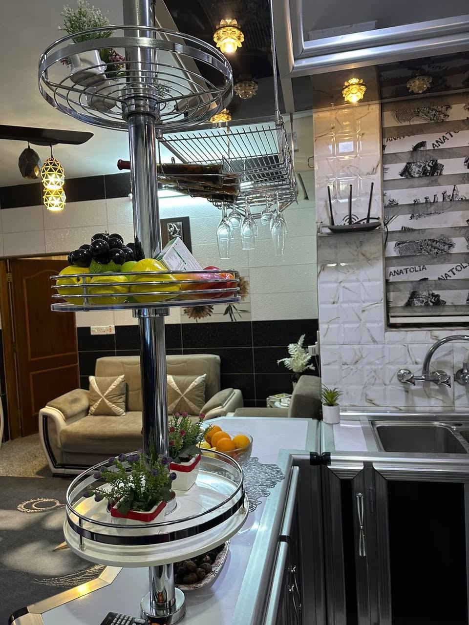 للبيع قنفات 6 مقاعد مع الطبلات 4 طبلات
بسعر 450 الف 

كاونتر ارتفاع مترتين و 70 و العرض 4 امتار مع طباخ وفرن كامل بسعر 750 الف 

كاونتر بابين متر مربع 150 

العنوان بغداد حي القاهرة قرب التانكي 
*********** حيدر
