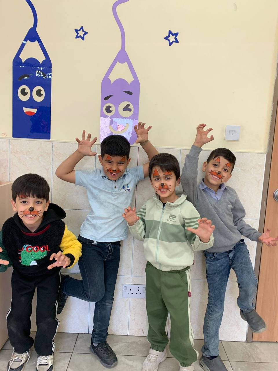 لقضاء وقت مليء بالسحر والألوان!
قمنا بتحويل وجوه صغارنا الجميله إلى لوحات فنيه مبدعه باستخدام الالون الزاهيه وتحويلها إلى شخصيات يحبونها 
سنرسم الفرحه على وجوههم والسعادة في قلوبهم 
حضانة نور بسماية A9 
مؤسسة كيدز اكاديمي التعليمية  
للاستفسار مراسله الصفحه او الاتصال ***********☎️
