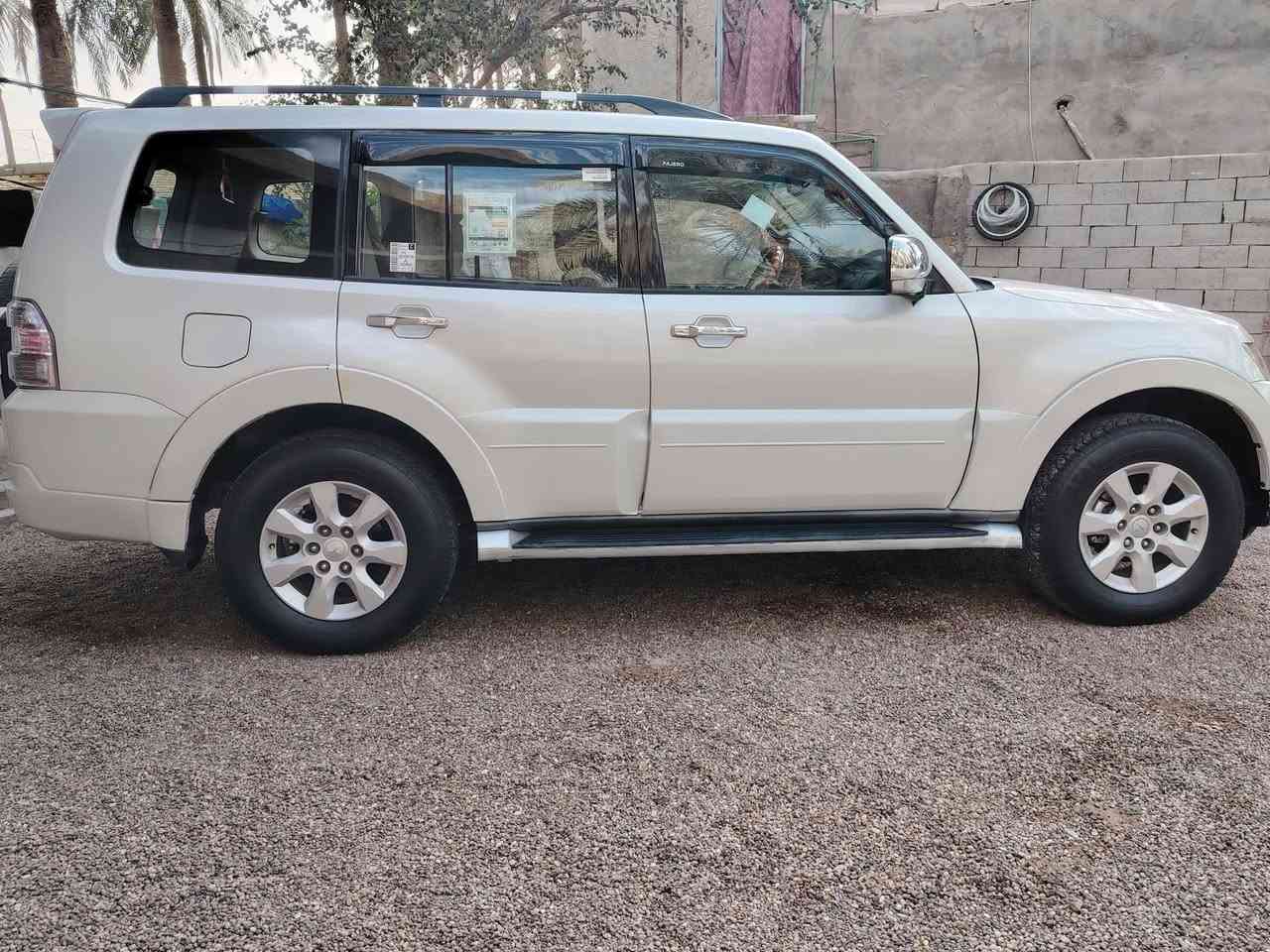 السلام عليكم،
باجيرو للبيع 2009 حبتور سياره مكفوله كفاله عامه من صبغ تبديل فتح شرط الفحص سونار موجود جديدة ما ناقصها اي شي فول موصفات دمام 3 قطع تبريد ثلاجة كشنات جلد وكهرباء حساسات خلفية كامره خلفيه شاشه اندرويد تخم تاير حداديه جديده محركها 3000 الاقتصادي نظيفه استعمل شخصي ما متعوبه مداور ثاني يوم بـ كل المحافظات مكان النجف الاشرف الكوفة. 
السعر :140 وبيها مجال للشراي 
الاتصال على رقم: ***********
