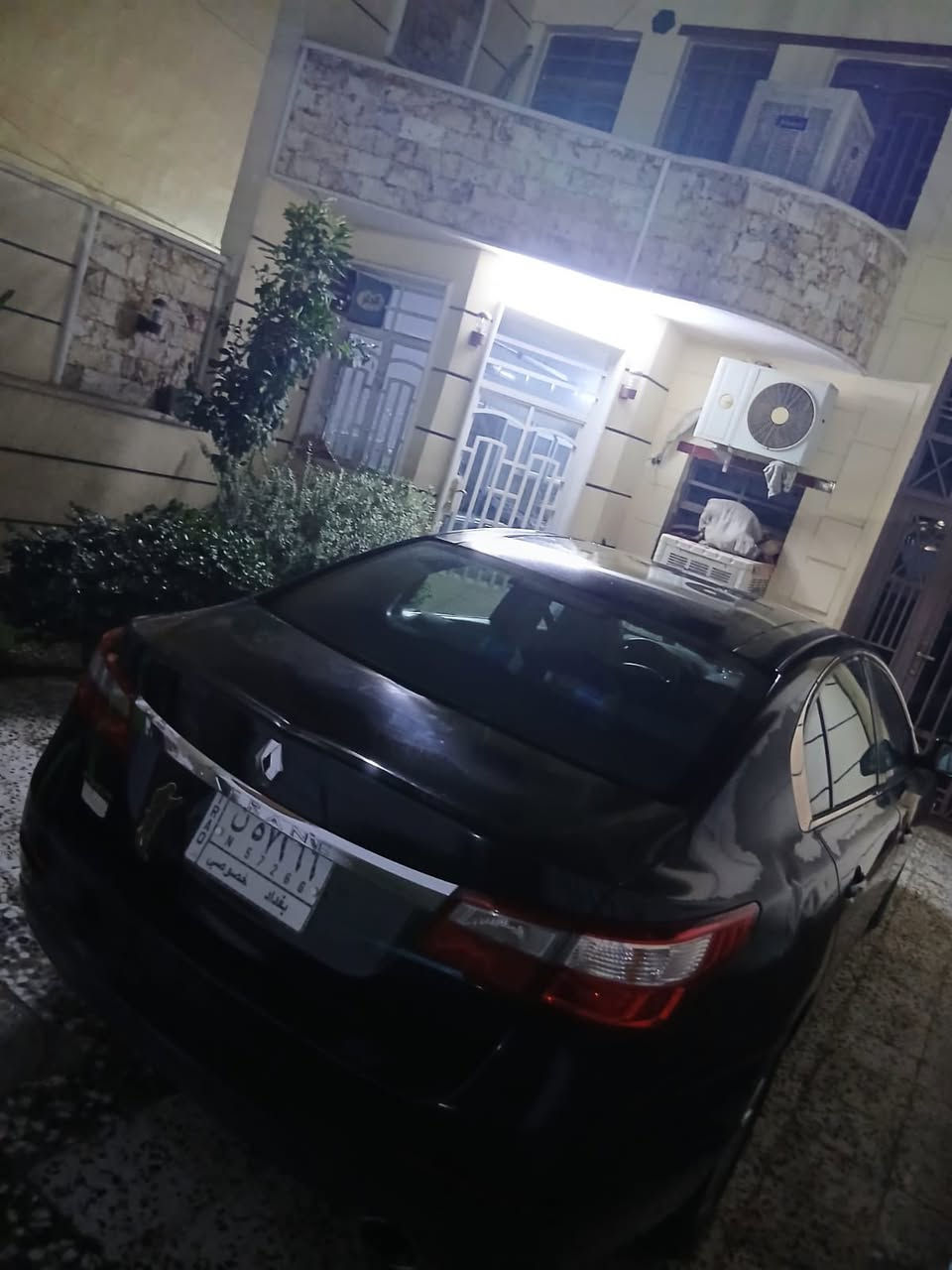 رينو سافران موديل 2012 محرك 2000 رقم بغداد بأسمي السياره مكفوله كير ومحرك وحداديه بدون ضربه مجرد بعض الشخوط والجراد بدون صبغ السياره بلاديه سعرها 78 وبيها مجال بسيط مكاني بغداد / ***********
