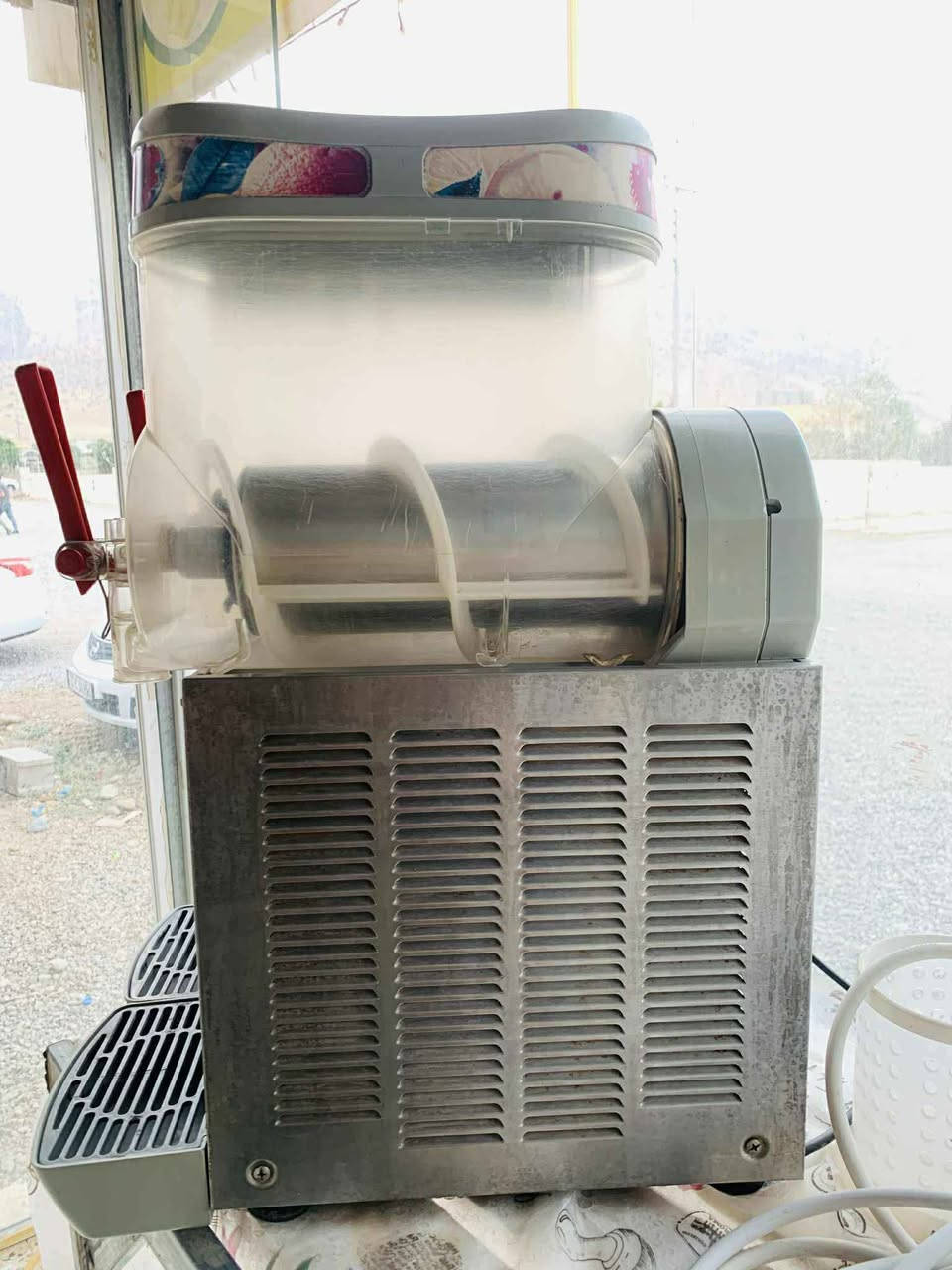 ***********
ئەشیایی(کەلو پەل ) دووکانی شیرینی و ساردەمەنی 
١-جیهازی دۆندرمە
٢-جیهازی ئەزبەری
٣-بەرادی شیرینی و کێک 
٤-ڕەفەی کەل و پەل
٥-جیهازی گوڵەبەڕۆژە 

ژ.م:***********

ناونیشان:قەزایی ڕانیە Singapore
