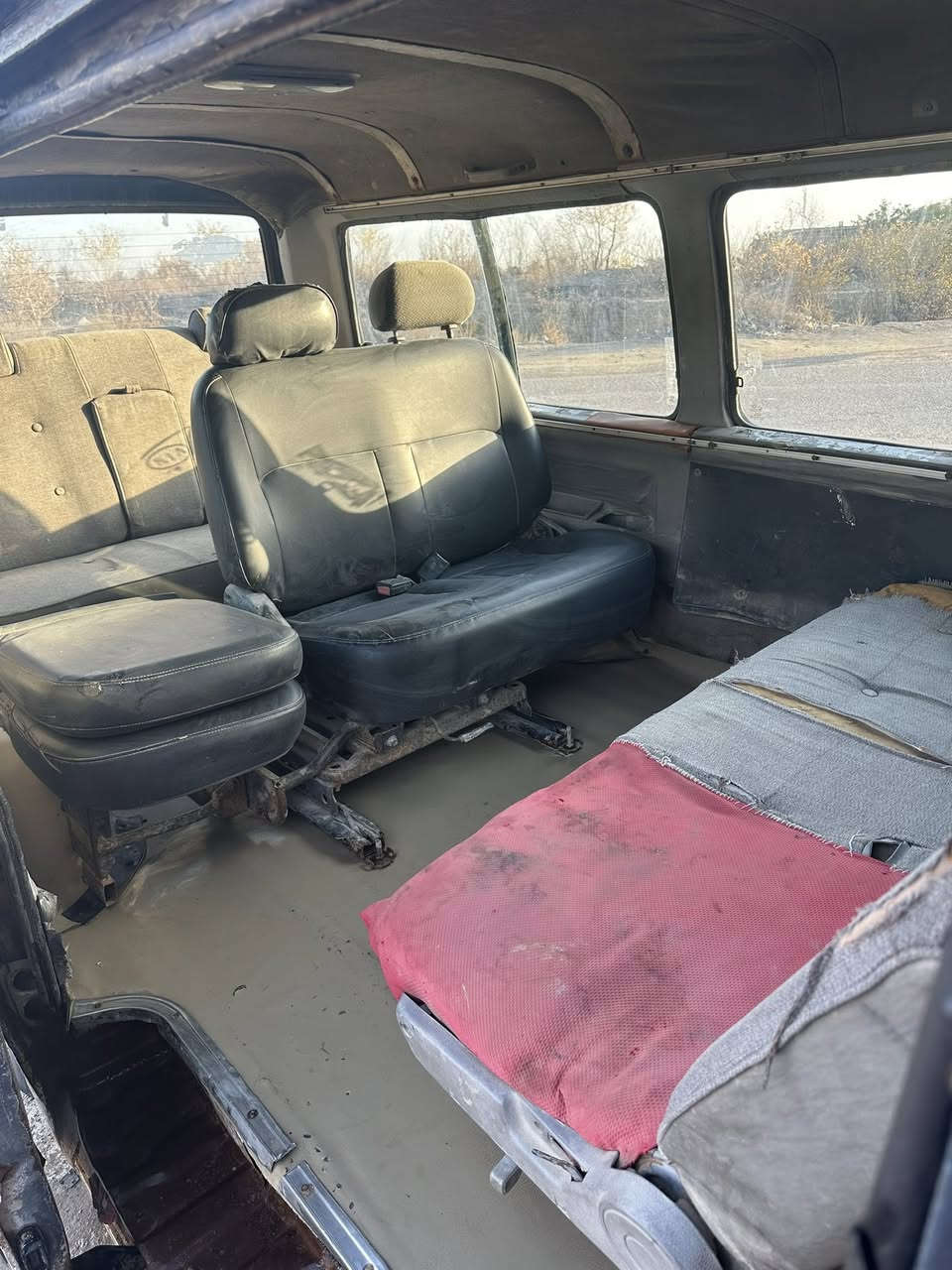 كيا بستا موديل 1994رقم  بغداد انكليزي سنويته  لل29مصفره مرور وهيأه  ب 40   ***********
