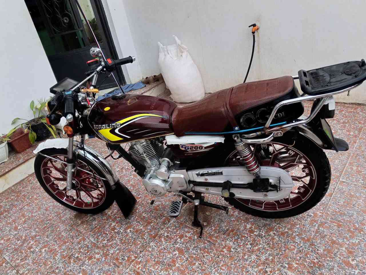 السلام عليكم دراجه ايراني مديل 25دراجه كلها شغال شاشا اكترونيه كلها مفوله مابيه نقص شي منفيس سويحات تخم مزوده  وضع شركه مكاني سامراء 
السعر550بيها شويه مجال 
مستعجل مستعجل مو تكلي ليش هيج مناسبه كلش مستعجل 
***********
