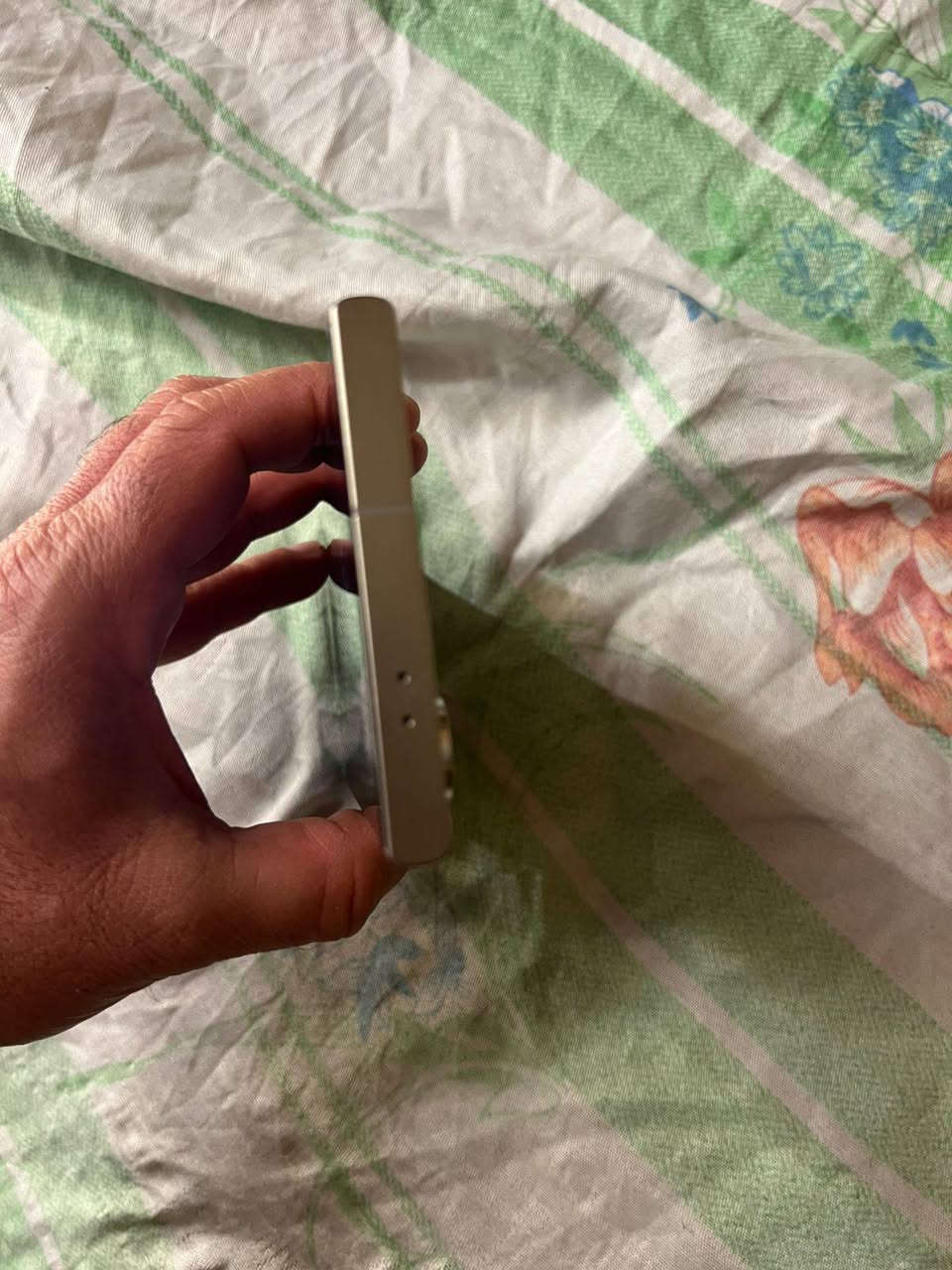 السلام عليكم  اس 24 الترا ذاكرة 512 جهاز نظيف جدا ضمان عين الفهد اغراضة كاملة للبيع او مراوس ب اس 25 الترا 512 مع الفرق 
سعر 1100 
مكاني الكرخ 
***********
