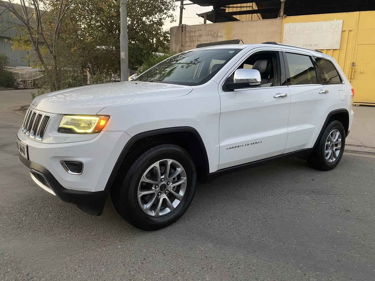 جيب كراند شيروكي موديل 2014 محرك مرغوب فول مواصفات واحد على واحد عدا الفورويل بصمة بانوراما كشن جلد كشن حارد بارد كشن خزن حساسات كشن كهرباء صندوك شفط تشغيل بعد السيارة فقط مبدل باب بلادي نفس الون بدون صبغ فقط دوسه صبغ بدون ايرباك السيارة باسمي تحويل وكالة بشرط الرقم هم ويا السيارة هزة فحص سنوية كلة جديد كير محرك بشرط *********** فايبر واتساب موجود
