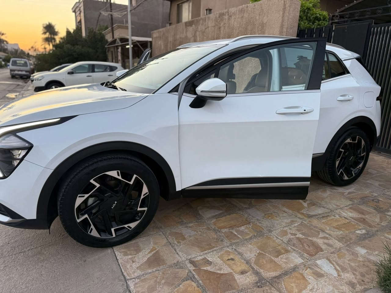 السلام عليكم كيا سبورتج خليجي موديل 2023 كفاله عامه من كلشي رقم بغداد بأسمي مواصفات بصمه 5 مودات قياده لايتات زنون داخل لونين وباقي المواصفات المعروفه السيارة جديده لوك بوضع الشركة السعر  216$ ماشيه 33 الف km عنواني بغداد حي الجامعه للاستفسار 
***********
علماً سياره ب اسمي
