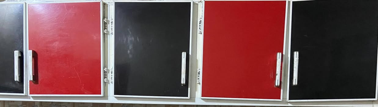 سلام عليكم كاونتر ٥ أبواب طول ٣ أمتار سعره ٢٢٥الف وبي مجال حك الجيه
***********
