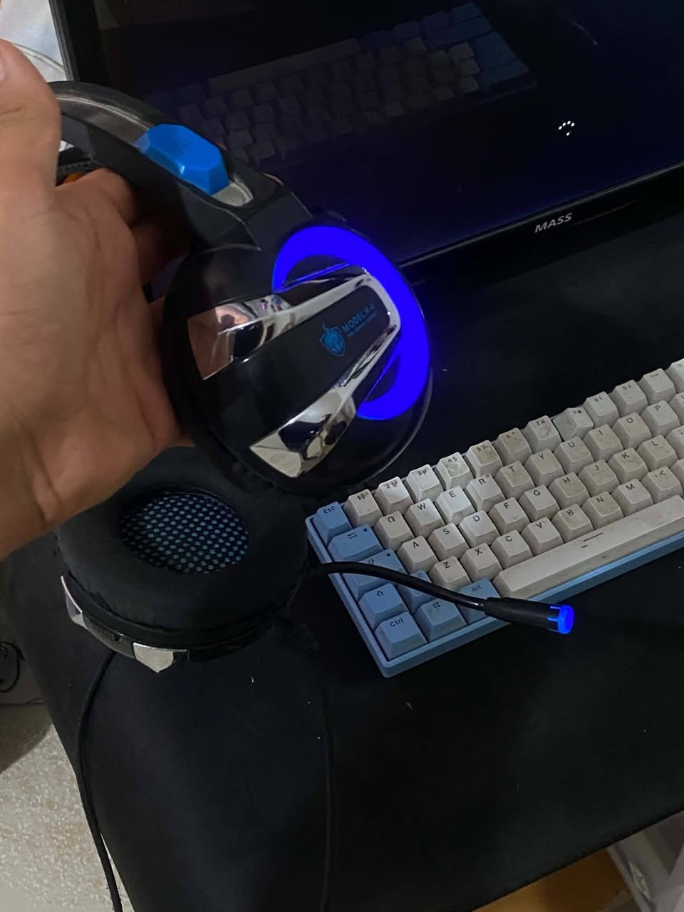 السلام عليكم تجميعه للبيع
I5 10400f
Rx 580 8g
RAM 2x8 16g 3200hz
M.2 128g
HHD 500g
Power 550w
Mb msi h510
شاشه  Mass 1080 24in
ماوس و كيبورد وسماعه وماوس باد
مثل ما موضح بالصور سعرها 550 الف توصيل مجاني شباب


**إذا كنت صاحب هذا الإعلان وتريد حذفه لأي سبب، رجاءا أرسل رسالة إلى الدعم الفني**