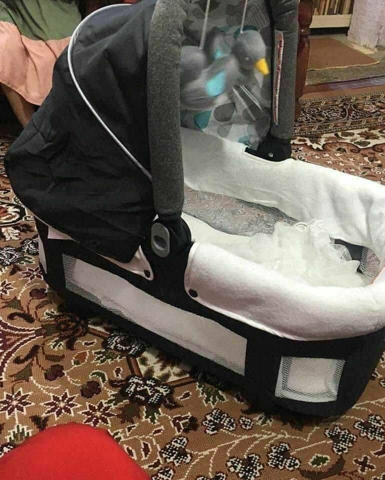 السلام عليكم
متوفر سبلت طن ونص للبيع شغال السعر النهائي ١٢٥ 

سرير اطفال يكفي لعمر ٤ سنوات متكون من ٣ قطع بعده بكارتونه استعمال قليل السعر ٧٠ 

ميز شاشه بلازما السعر ٤٠ 

للاستفسار الاتصال على الرقم***********
