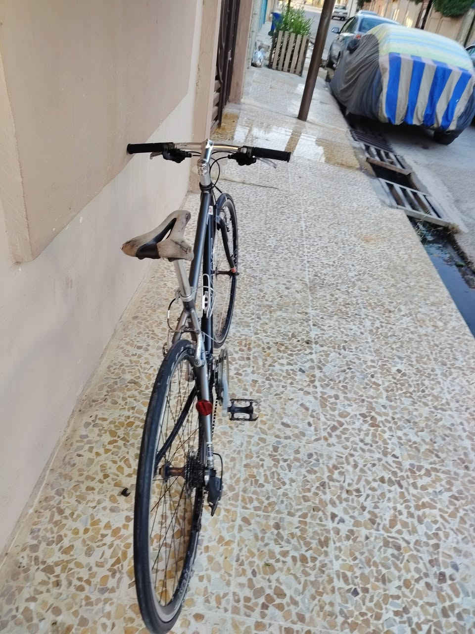 للبيع باسكل C700 ماركة جينت حجم 28 شرط النضافة كدام العين الوزن خفيف حيل حيل ريشة ما مستعمل مال حاوية بريكات شرط بال مكان كير خلفي 8 امامي 3 تايرات كتان أصلي ويالة شرط 
السعر 180  رقم الهاتف كورك  *********** آسيا ***********
