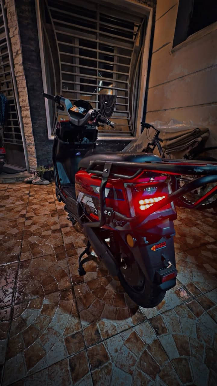 للبيع 2025 سعر 700 وبيها مجال للاستفسار اتصل ***********
