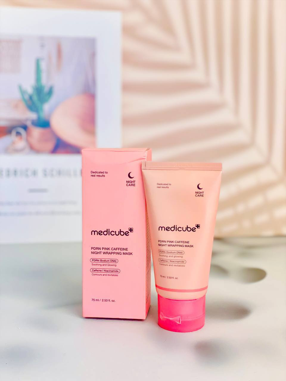 ✨ امنحي بشرتك العناية التي تستحقها مع قناع الكولاجين الليلي من Medicube! ✨
هل ترغبين ببشرة نضرة ومشرقة عند الاستيقاظ؟ 🌙
كولاجين Medicube Night Wrapping Mask هو الحل المثالي لروتينك الليلي. هذا القناع غني بالكولاجين الذي يساعد على تحسين مرونة البشرة وترطيبها بعمق طوال الليل.

💧 فوائد القناع:
 • يحتوي على الكولاجين المركز لدعم تجديد خلايا البشرة وشدها.
 • يغذي البشرة بعمق ويحافظ على ترطيبها طوال الليل.
 • يساعد في تقليل ظهور الخطوط الدقيقة والتجاعيد.
 • يعزز إشراقة البشرة ويجعلها ناعمة كالحرير.
المنشأ كوريا الأصلي 🇰🇷🇰🇷

🚘يوجد خدمة توصيل لجميع محافضات العراق 🚘


**إذا كنت صاحب هذا الإعلان وتريد حذفه لأي سبب، رجاءا أرسل رسالة إلى الدعم الفني**