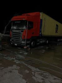 السلام عليكم سكانيا 2005 راس وعربانه تخم تاير مكينه كير شاصي مكفول سنويه ل28 شرط مدار ثلاث لوحات ***********
