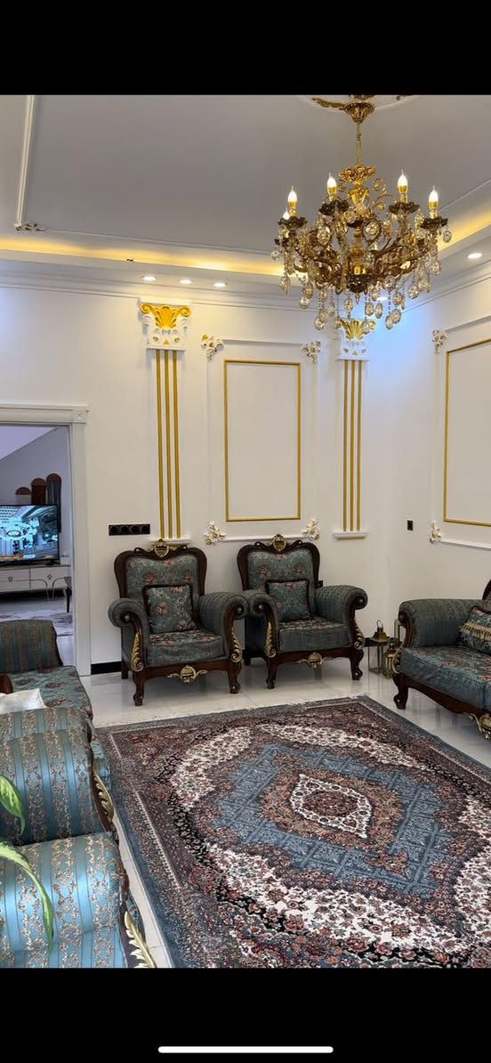 بيت سكني فاخر في حي الخضراء (المربع الأول)
بيت أنيق بمواصفات راقية وتصميم مثالي
يجمع بين الفخامة والراحة العائلية.
______________
المساحة: 150 م
البناء: فول 1/1 تشطيب عالي الجودة
الواجهة: 7.5 م
النزال: 20 م
______________
• طابقين مع توزيع مدروس
• 3 غرف نوم واسعة
• تصميم عصري واستغلال مثالي للمساحات
______________
بيت جاهز للسكن مباشرة، بموقع متميز قريب جدا 
خلف دار الحاج مهدي العران 

📞 للتواصل والمشاهدة، الرجاء الاتصال أو الرسائل الخاصة
_____________
لا تدع أي شخص آخر يأخذ عقارك المفضل
تواصل معنا الآن واحصل على عقارك الخاص
_____________
 اتصل الآن : ***********
_____________
ملاحظة : لدينا عقارات كثيرة في مناطق مختلفة في سامراء 
ضع إعجاب للصفحة ليصلك كل جديد
_____________
اذا عندك عقار وتريد تبيعة .. فقط راسلني واتساب 
وخلي الباقي علينا … ( ***********☎️واتساب)
