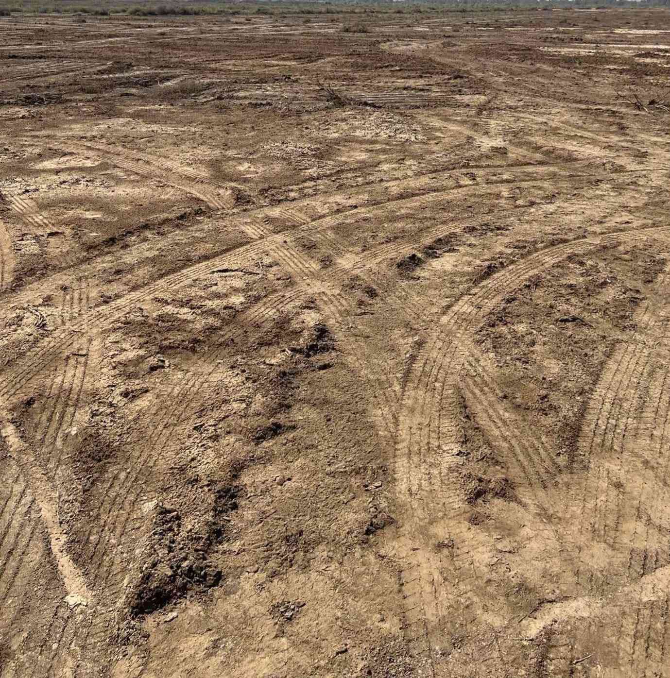 السلام عليكم
ارض زراعية للبيع 
المساحة 140 دونم 
المكان واسط الزبيديه 
قانون ٣٥ 
ماء سكي متوفر 
ماطور كهرباء ٥٠ حصان 
كهرباء متوفره 
ماء اساله متوفر 
***********
