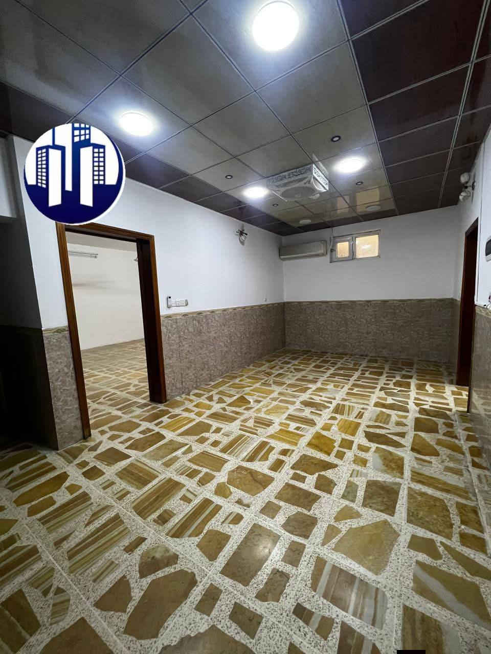 ----  عقارات الموصل الحدباء ----
          🏛⭐️ دار للإيجار ⭐️ 🏛
◀️الموقع حي المصارف 🏛️خلف ارشد الزيباري 

◀️ المساحة 230متر 🏠البناء جيد جدا 
◀️الواجهة 10متر 🏠
◀️ طابقين ◀️ مكون من ٦غرف ⭐️
◀️طابق الاول غرفتين +مطبخين+هول إستقبال مناور كراج كبير +سرداب كبير🏠
◀️طابق الثاني هول +٤غرف+بيتونه+خدمات🏠
⬅️شروق تام
⬅️يقع على شارع بعرض 20متر 
          ///////////////////////////////
 لمعرفة السعر يرجى زيارة المكتب او الاتصال على 
 الرقم         ***********
