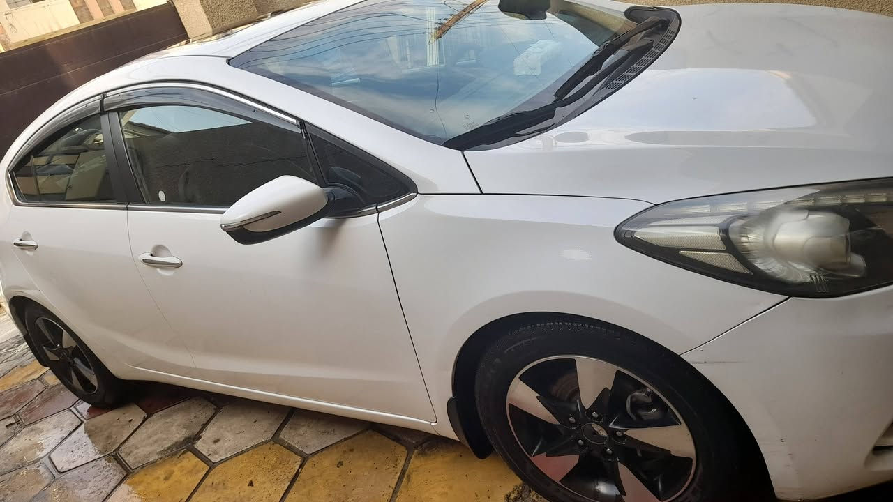 السلام عليكم فورتي 2015 لون صدفي حادثه دعاميه وسرقه جاملغ فول مواصفات .
بصمه 
سلايد
لد خلفي امامي
كشنات جلد تدفئه وتبريد + كهرباء +خزن ميموري
مري شفط + اشاره
ترحيب واناره عند الاقتراب
تدفئه بالاستيرن
تحكم  استيرن جهتين 
حساسات بالدعاميه
شاشه وكامره ابلاديه
قياده 3 وضعيات 
السعر 120 وبيها مجال رقم الهاتف ***********
