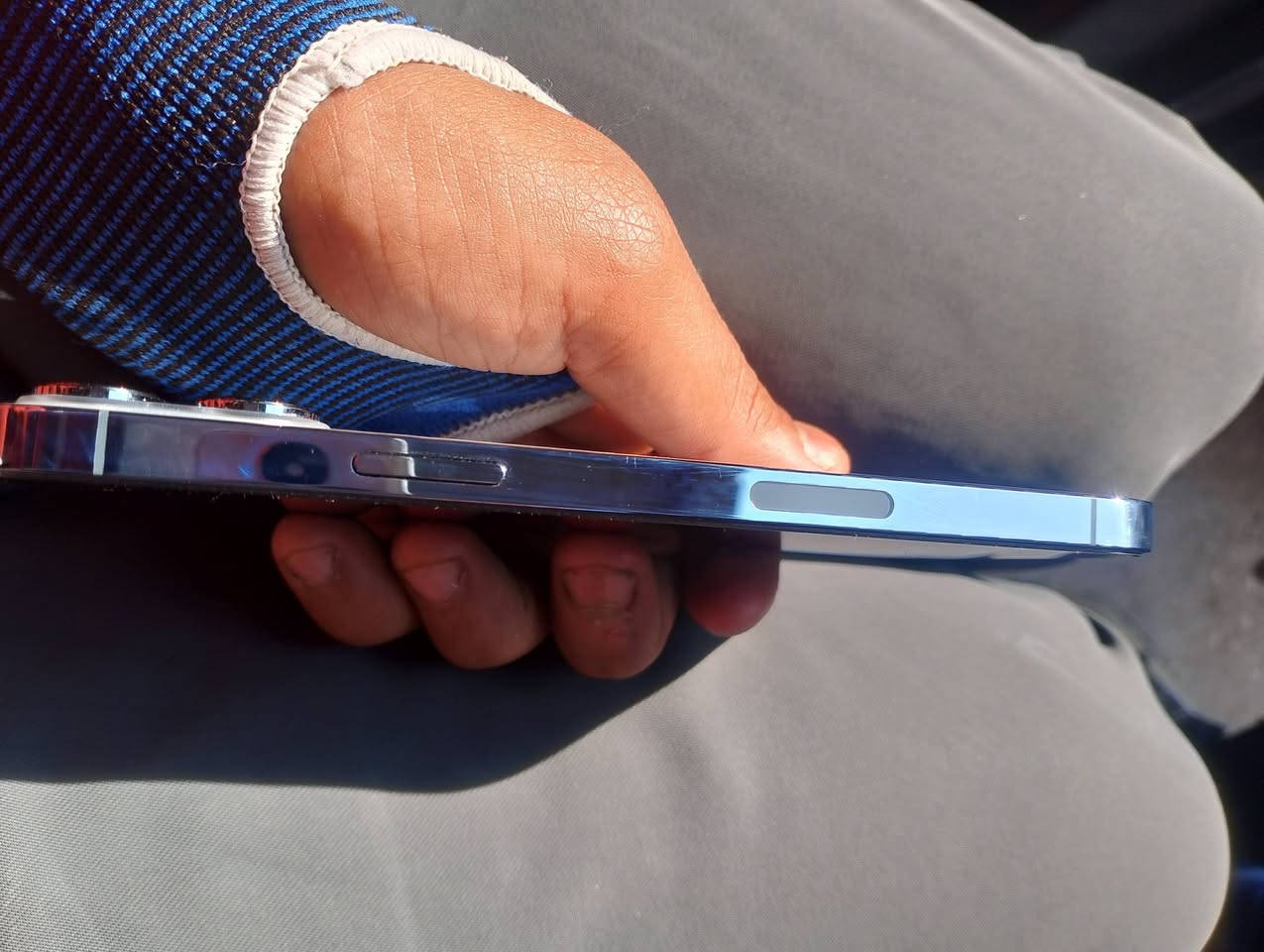 ايفون 13برو ماكس ذاكرة 256 بطارية الاصلية مالتة 86معلياة لل95 جهاز نضيف كلش نضيف سعره مناسب العنوان كربلاء حي العامل للتواصل الاتصال فقط *********** او واتساب مكلف بل نشر
