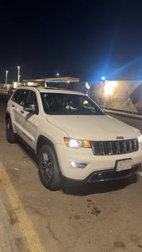 جيب شيروكي موديل 22 مستعجل ع بيعتهه لغرض عندي ضرف  ماشيه 83 المراسله ا...