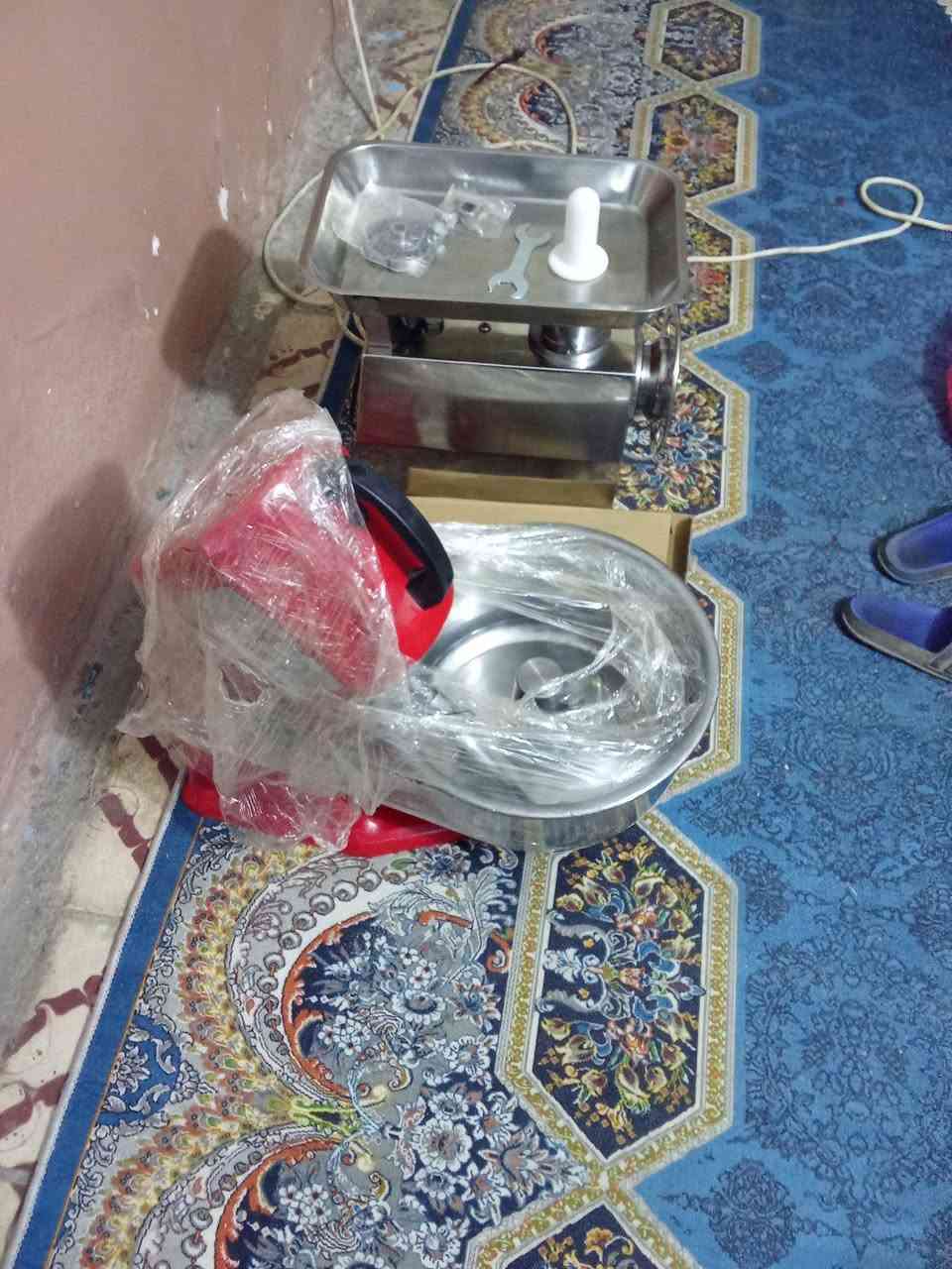 سلام عليكم يوجد مثرامه الحم وعجانه 
بجيس٠سعر  500وبيهن مجال مكاني البياع رقم ***********
