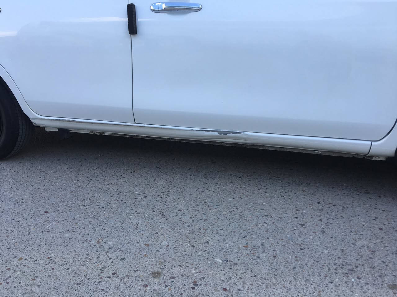 السلام عليكم سني هندي بليته زركه 2019 ماشيه 76 بيها قبق الجنطه مصبوغ اثر سقوط عارضه عليه وهلال الجاملغ الخلفي  واليوم التكمه انطخت بالرصيف سياره قبل شهر مبدل كل صدرها امامي وخلفي وقبل سبوع بدلت نوزل وبلك تخم وادامه كامله تايراتها جديده غرفه نظيفه ارضيه وصندوق جلد رقم انكليزي بغداد سعرها 113 وبيها مجال للاستفسار الاتصال *********** مكانها بغداد حي الجهاد
