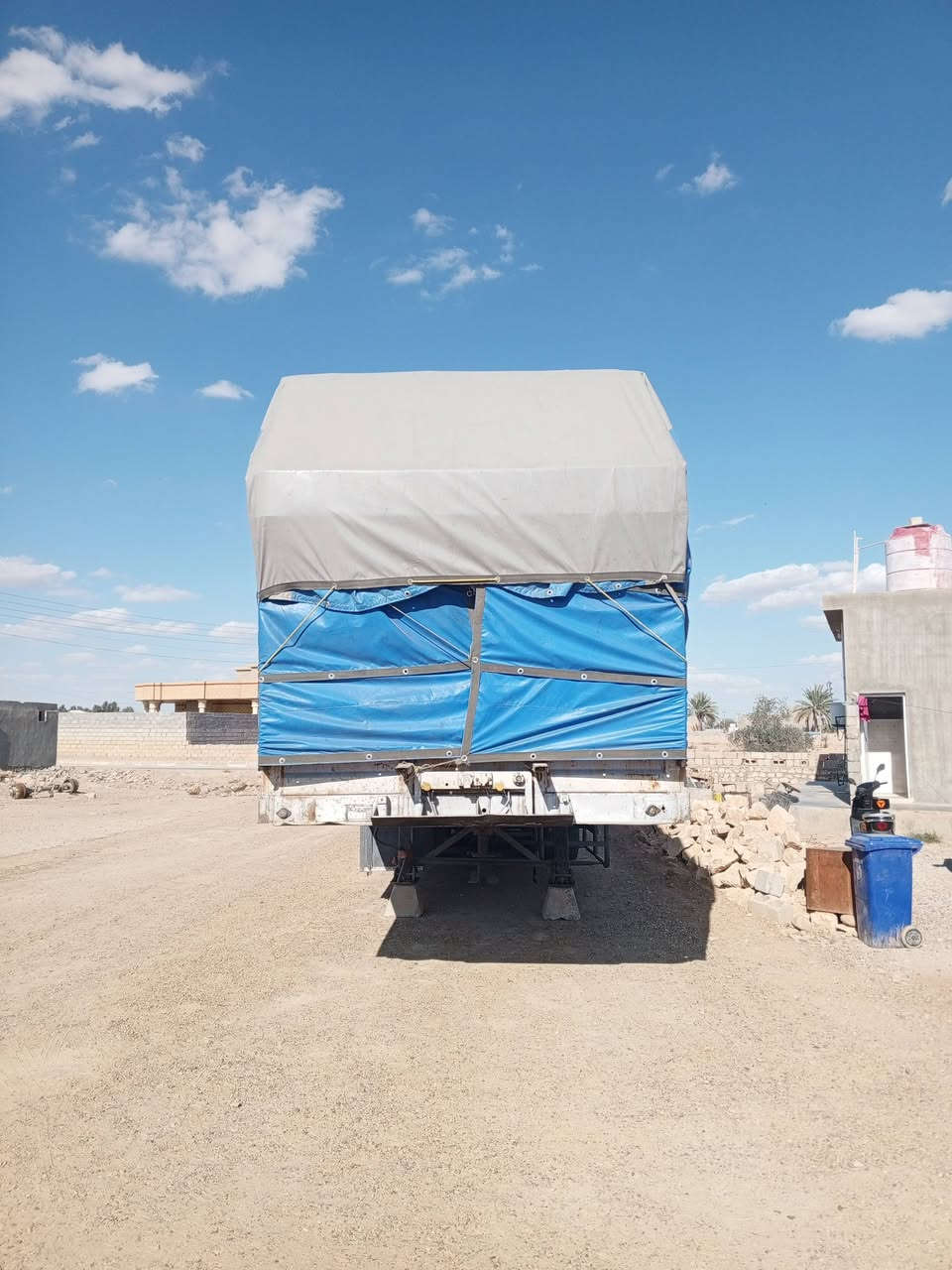 عربانه اوربيه محدده أربع محاور دبل تاير أر 11 بلادي طول 13 بلادي تخم تاير مكفوله كفاله عامه جوبلس برميل جناب مال الجرف ارتفاع 190 انضاف للاستفسار اتصل ***********
