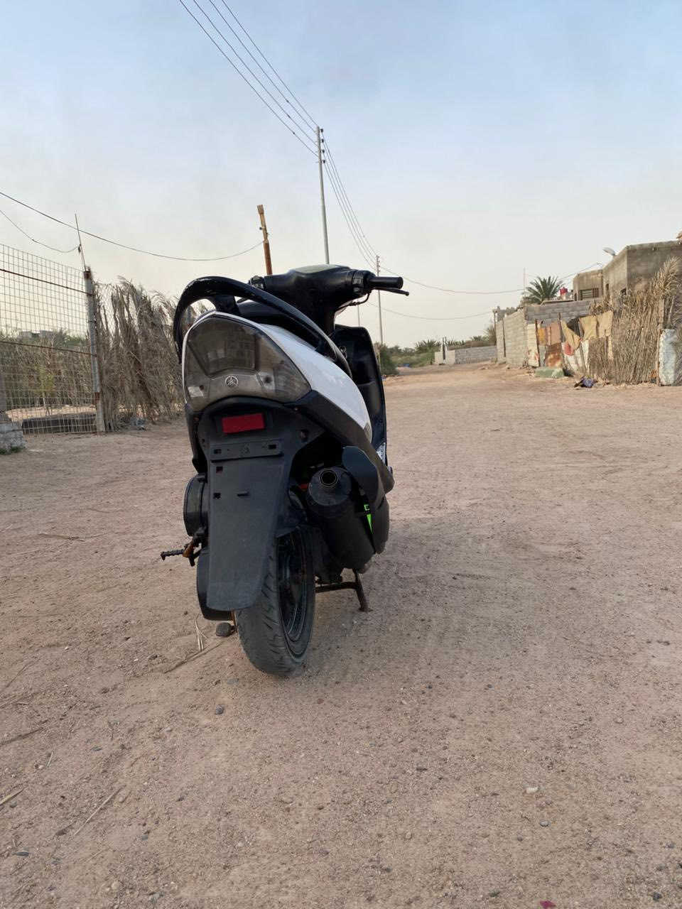 ماكس عدله مفتوحة بس مامجفته الدراجة ماعمه وحلوة قبل يومين شاد كلجات رياضي امامي. وخلفي وصالنصة FM توني شديتها جديدة بيها ختم واحد بلمحرك الكهريائيات كلها شغالة سعر 600 وبيها مجال 
المكان كرمت علي 
رقم ***********
