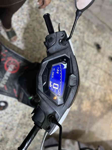 السلام عليكم دراجه سكنس للبيع موديل 2023 لد كفاله عامه اوراق موجوده نزول من الرمبه عله ايدي سعر 18 ورقه وبيها مجال للطيبين العنوان بغداد الدوره ابو دشير للأستفسار اكثر اتصل *********** ***********
