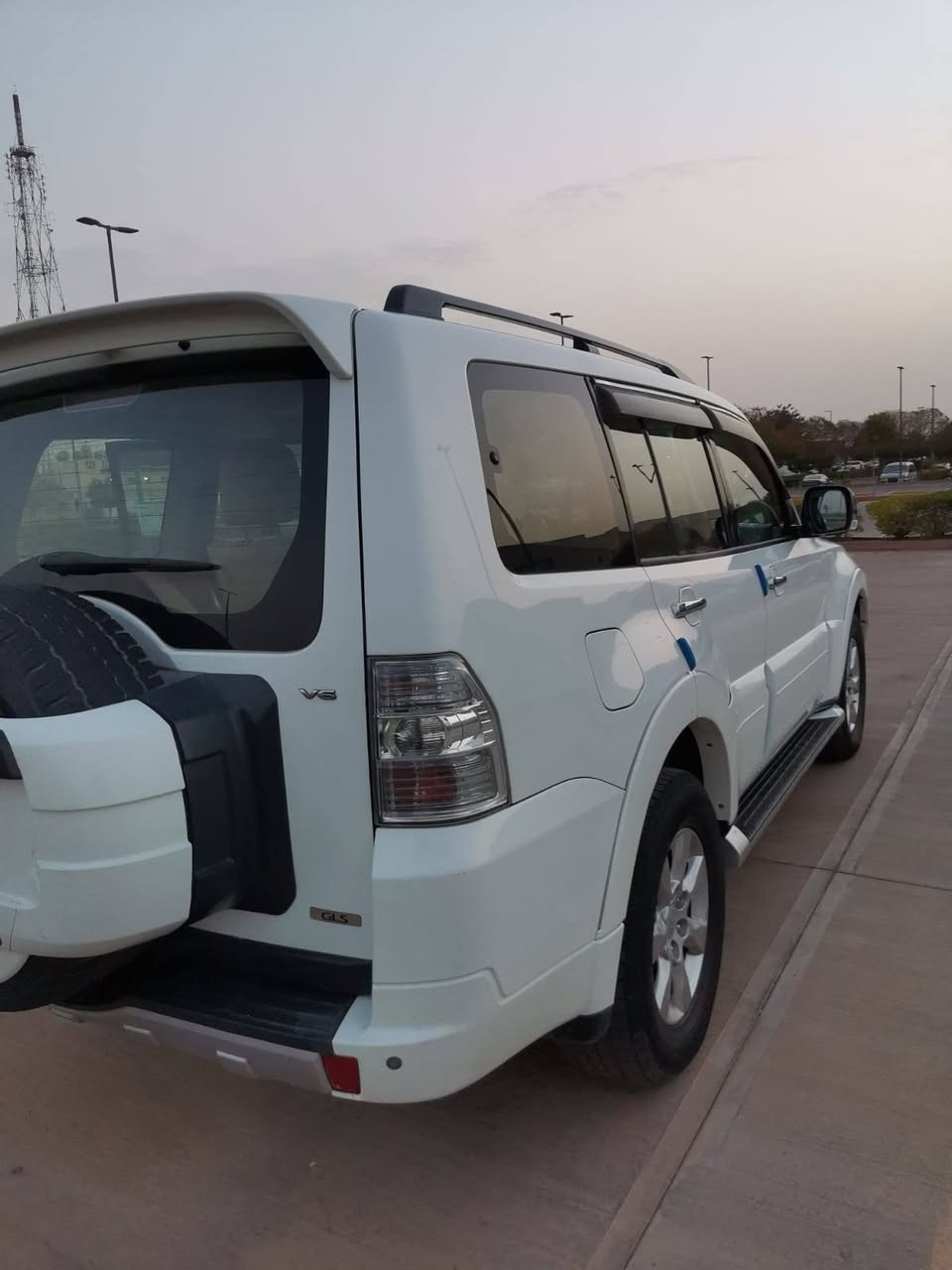 باجيرو موديل 2013 فقط بنيد صبغ بدون دواخل  محرك 3500 موحبتور فول السعر160 مكان اربيل ***********
