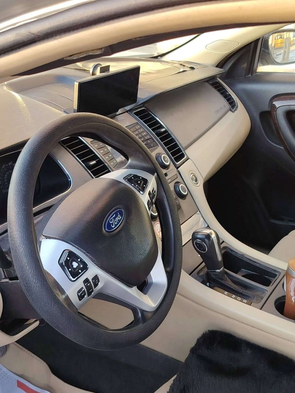 السلام عليكم
مكان السيارة الناصرية مركز
 فورد تورس 2013 مواصفات Limted
محرك 6 سلندر  حجم  3500
رمز دخول سري للسيارة  فتحة سقف سلايد روف مري تحكم كهرباء  تحكم سكليتر كهرباء تحكم ستيرن كهرباء كشنات امامي كامل كهربائي
رقم واسط مشروع وطني 

صبغ عام 
السعر 65 ورقه

الرقم  ***********
