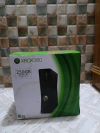 اكس بوكس 360 • كامل ملحقات • ٢ يدات