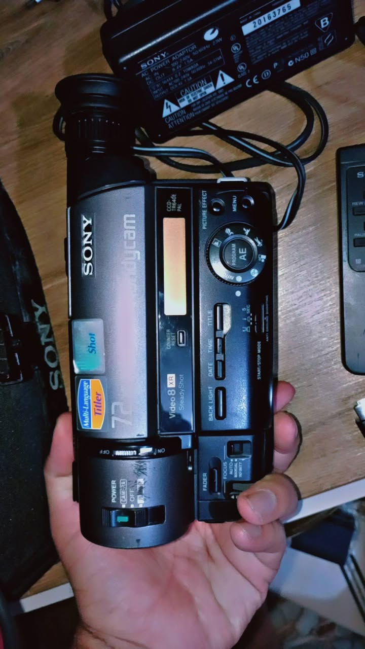 كاميرا سوني SONY كامله ملحقاته موضحه بلفيديو وياها ريمونت الاصلي وشاحنته الاصلية وكيبلاته  وسكارت مالته وفيشة وكيبلات وبطاريات 2 مالته الاصليات  والجنطه كاملة مكملة شرط الشغل  السعر ١٢٥


**إذا كنت صاحب هذا الإعلان وتريد حذفه لأي سبب، رجاءا أرسل رسالة إلى الدعم الفني**