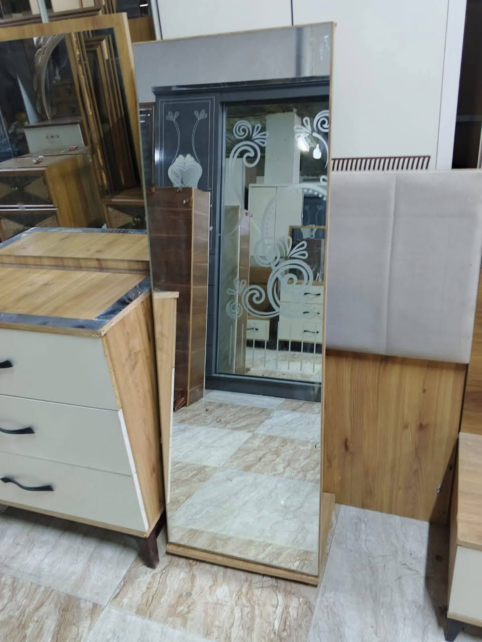 غرفه نوم اخو الجديد ٦ قطع سعر ٣٥٠ شراي تعال خاص عنوان كركوك يوجد كادر شده ونقل تدللون علينه

العنده غراض للبيع راسلوني *********** او اتصال ع رقم
