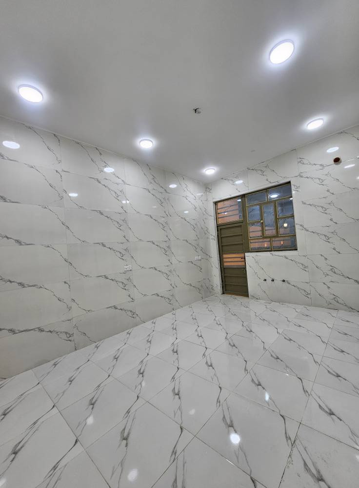 🏡 دار حديث للبيع – فرصة مميزة للسكن والاستثمار
📍 الموقع: البصرة / أبي الخصيب / محيلة
🔹 المساحة: 250 متر
🔹 نوع الملكية: طابو زراعي عراقي
🔹 حالة الدار: بناء حديث وجاهز للسكن
✨ تفاصيل الدار:
• 3 غرف نوم مريحة
• صالة كبيرة
• غرفة استقبال أنيقة
• مطبخ
• صحيات داخلية وخارجية
• كراج كبير للسيارة
• حديقة مناسبة للعائلة
💡 المميزات:
✔ جميع الخدمات متوفرة (ماء، كهرباء، مدارس، أسواق)
✔ موقع هادئ ومناسب للعوائل
✔ تصميم عملي وحديث
📞 للاستفسار: *********** البصرة, العراق
