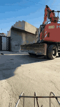 تفليش الدور ورفع الانقاض بموادة فقط وتعديل الارضيه مع تحياتي للجميع ‏‪0774 592 5988‬‏
