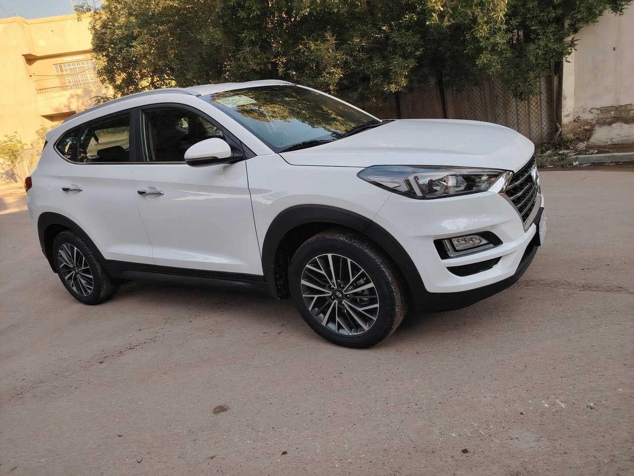 توسان 2020 خليجيه بغداد موصفات الشركه بس فتحه مبيه... مكفوله من الصبغ والتبديل والتعديل كفاله حتى من الشخط على ايدي من الزير...
بصمه..
مري شفط..
تبيرد خلفي امامي..
ماشيه 41 الف بعدها بنايلونات الشركه..
ويل كب.. 5
محرك 2000 دوش..
كراسي 2 كهرباء..
رقمه بغداد الدولي باسمي شخصيآ..
بصمات 2 وياها..
محرك كير تبريد تدفئه كله على وضع الشركه..
مكاني بغداد الكرخ حي الاعلام...
.... ***********.......
للبيع فقط الشراي يتصل..
