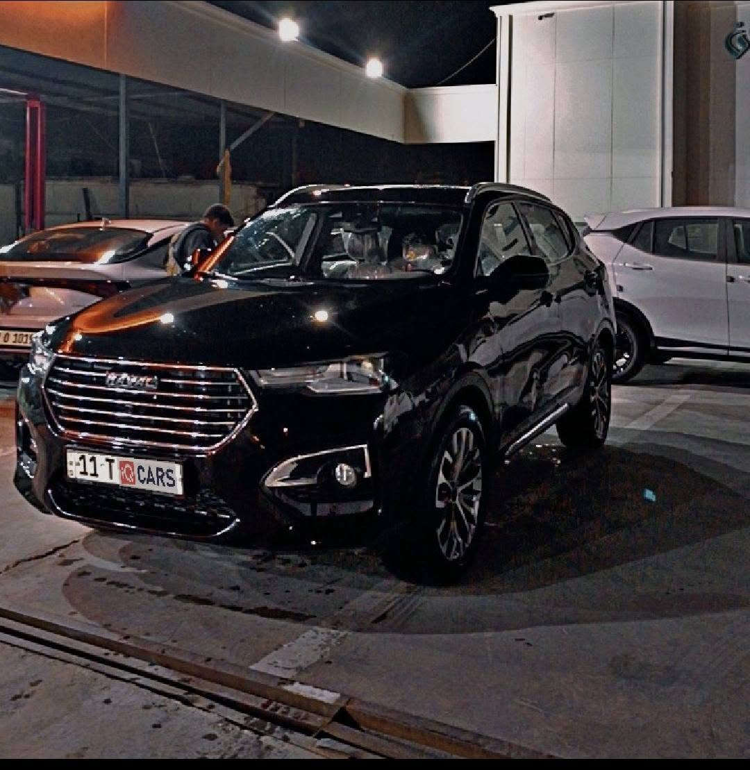 سلام عليكم هافال H6 2020 رقم بغداد باسمي سنوية جديدة السيارة ماشية 87 الف فول مواصفات للاخير السيارة بيها ضربة خلفية معدل ربع باب الصندوك ومرشوش وطرف الجاملغ بارد يعني ضربة سطحية ومكان بارد بين باب السايق والجاملغ فقط حواف السيارة مكينة كير جاهزة يحتاجلها فقط فابريتر تبريد السعر 125 وبيها مجال للاستفسار *********** مكاني البصرة
