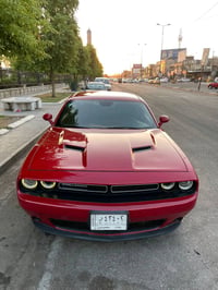 اليدور شي نظيف فقط  دوج جالنجر  sxt   موديل 2016    ماشية 71 مايل  حاد...