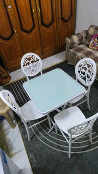 ميز طعام • زجاج • ٤ كراسي